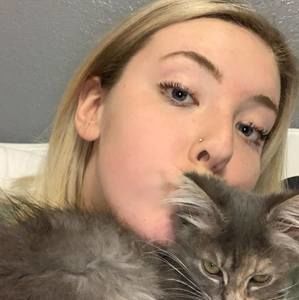 Meet your Posher, Chloe